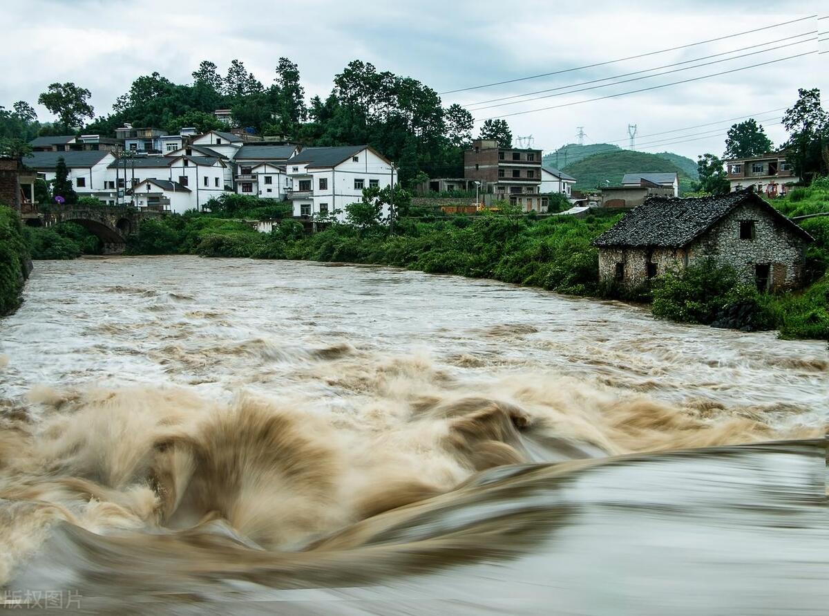 梦见你发洪水_梦见发洪水_梦见发洪水却平安无事