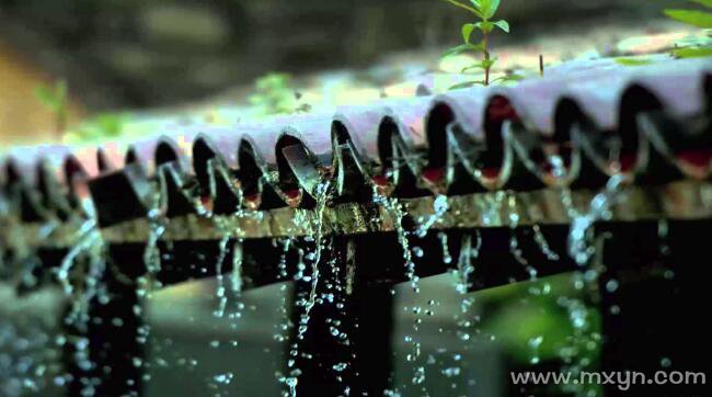 梦见家里漏雨